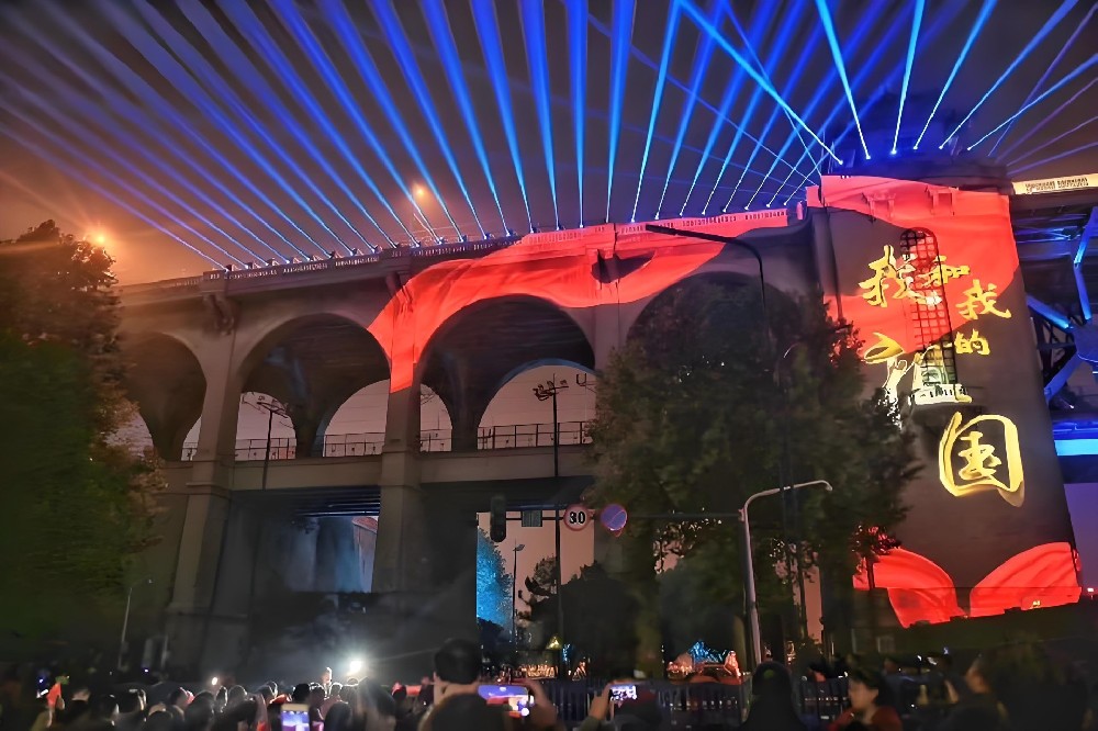 調休是更好的休憩 走進節日亮化